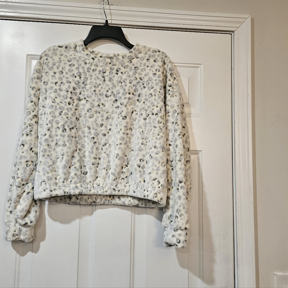 Hippie Rose  Top Size Medium faux Fur {B15}